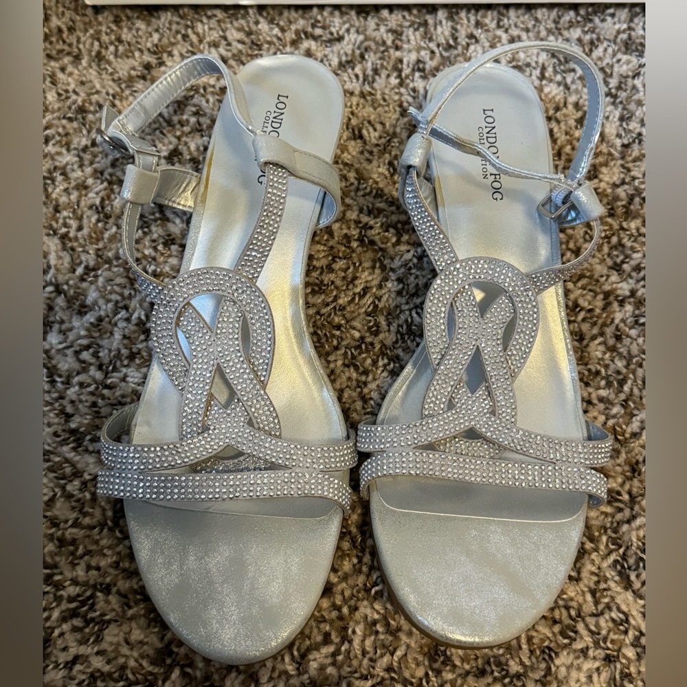 NWOT London Fog Silver Sandals 10